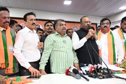 Former Sena leader Sudhakar Badgujar joins BJP