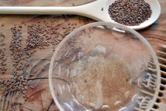 This DIY flaxseed keratin treatment at home is a must-see for naturally shiny hair!