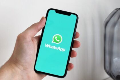WhatsApp Testing Night Mode Option in Camera Interface in Android Beta App