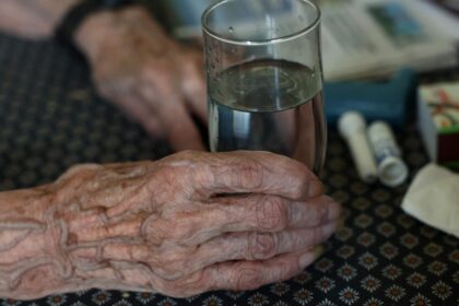 Elderly women at the heart: a quiet majority care