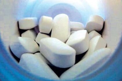 Iron nanoparticles help treat contaminated water - our team of scientists created them from expired supplements