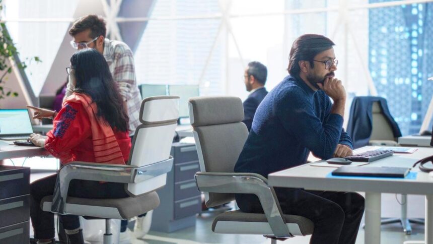 Extended working hours are harmful to the balance between health and work-life, with 44% of respondents feeling: Report