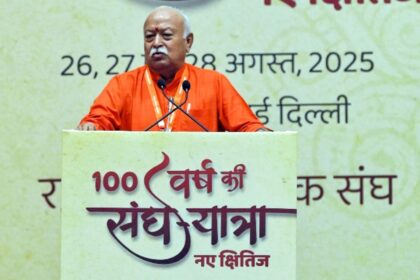 "Maal Toh Yahan se gaya hai" - rss "distrust" Swayamseviaks and Begwat's mysterious message