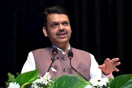 Register Maharashtra Women's Cooperative and award government contracts: CM Fadnavis