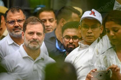 Akhilesh & Mahua Jump Barricade, Rahul rushes to TMC MP aides when Oppn March to the EC runs to the police wall