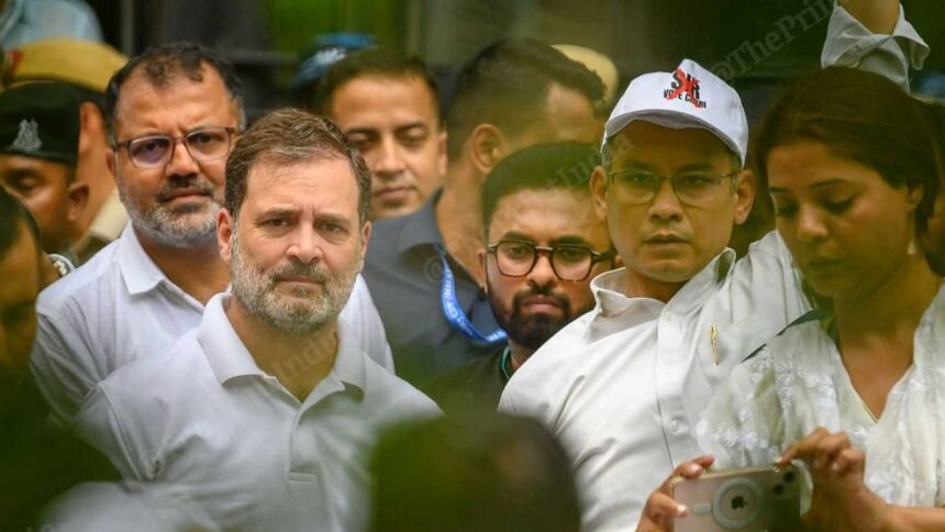 Akhilesh & Mahua Jump Barricade, Rahul rushes to TMC MP aides when Oppn March to the EC runs to the police wall