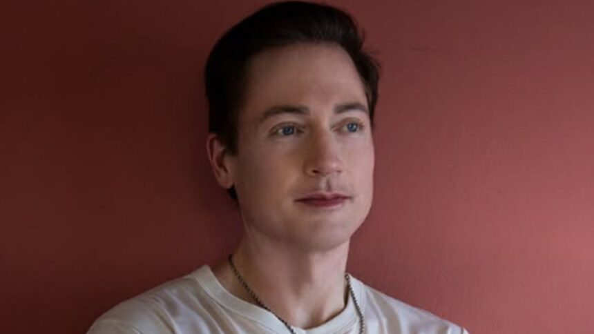 Bryan Johnson tries out hyperbaric oxygen therapy (HBOT)