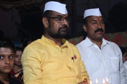 Sadashiv Khot (left) considers Maharashtra Chief Minister Devendra Fadnavis as his political guru but also emphasises that farmer leader Sharad Joshi is his agricultural guru.