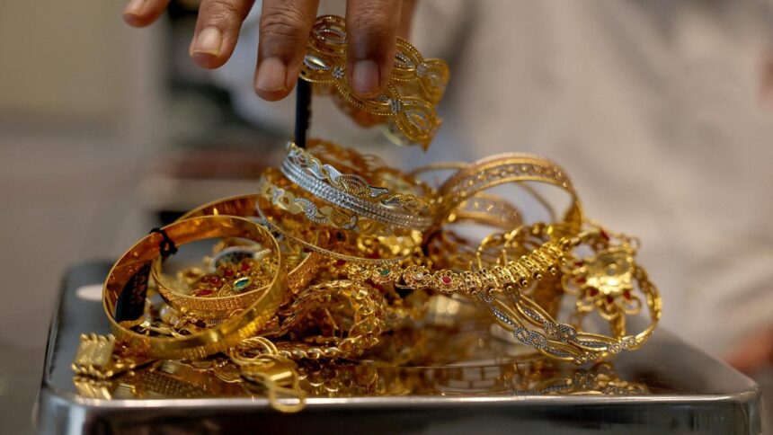 Gold rate added £400 to reach the highest level of £1.06 lakh/10 g, tariff misfortune, weak rupees