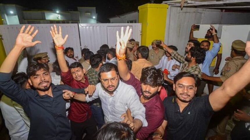 ABVP activists stage a protest outside the official residence of Uttar Pradesh's Panchayati Raj Minister, Om Prakash Rajbhar, demanding an apology for his controversial remarks directed at their organization, in Lucknow,