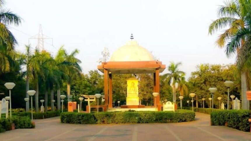 Let's take a look at the controversy in Shivaya Park as the Yogi government flashes amidst pressure from Mayawati and Azad