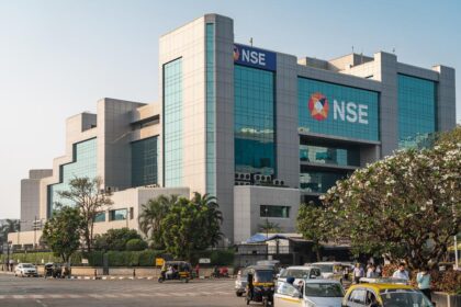 Stock markets will become early trade due to merciless foreign fund outflow, concerns about H-1B visa fees