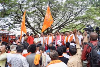 Avoid the BJP Hindut Bapushes at Mandya, JD(S) Karnataka. "Our politics is still secular."