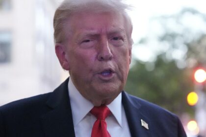 Trump urges the EU to impose 100% tariffs on China, and India will put pressure on Putin, sources say