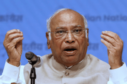 "Did you lose 4 acres? I lost 40': Kharge screams Rain-Hit Farmer and hits "Arrogance" in Oppn Slams Congress Chief