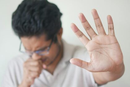 How can a throat allergic reaction feel like a throat infection?