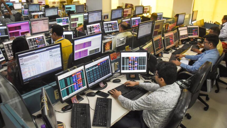 Stock market falls in early trading as sentiment worsens due to new overseas capital outflows