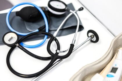 Why Doctors Rely on Stethoscopes in the Age of AI?