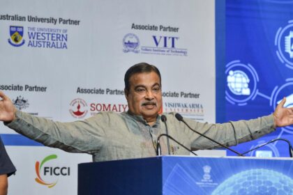 EV price according to gasoline car price in 4-6 months: Gadkari