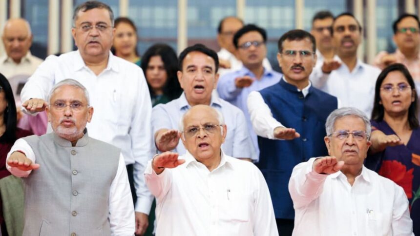 A twist to BJP's strategy: (almost) entire Gujarat cabinet resigns ahead of local polls