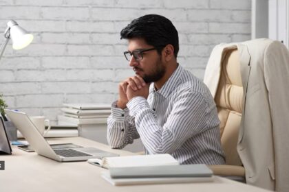 Here are six signs your desk job might be taking a toll on your body’s ability to burn energy and fat and is leading to weight gain