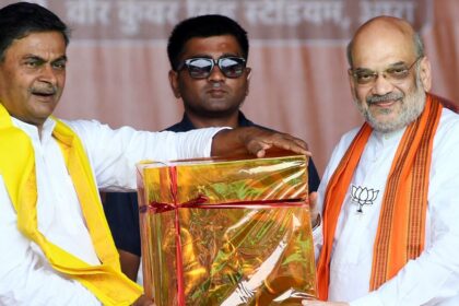 A day after the Bihar riots, former power minister RK Singh resigns from the Bharatiya Janata Party after being suspended over high voltage allegations.