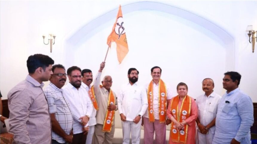 The former BJP corporators in Ulhasnagar who defected to the Shiv Sena, with Deputy CM Eknath Shinde