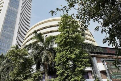 Stock markets fall in early trade due to weak global indexes and FII outflows