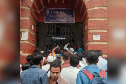 Outside gate number 6 of the historical Kolkata Municipal Corporation (KMC) building, which leads to the birth and death registration wing, two long, serpentine queues of people have formed at 10am.