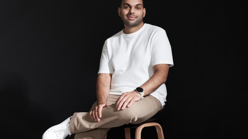 Sales in the Indian smartphone market have plateaued as consumers upgrade to more expensive phones that they can keep for up to three years, according to Xiaomi India.
