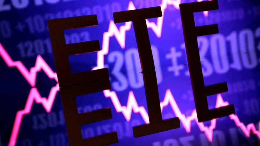 Investors will choose gold ETFs over stocks in December 2025