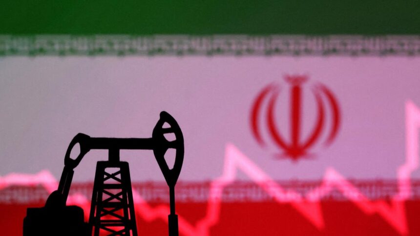 Oil prices drop 3% due to President Trump's comments on Iran
