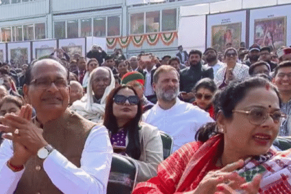 Armed with Advani's counterattack, Congress slams Modi government over Rahul and Kharji's seating in R-Day parade