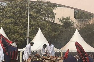 Tearful farewell in Baramati: Ajit Pawar dies, uniting political rivals and entire Pawar family