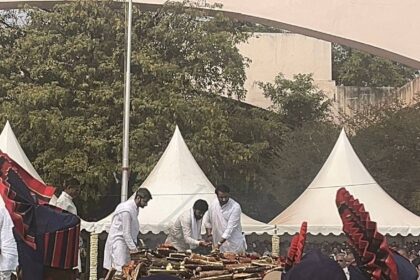 Tearful farewell in Baramati: Ajit Pawar dies, uniting political rivals and entire Pawar family