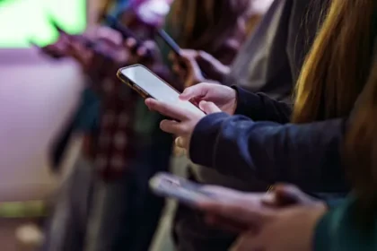 Large-scale study fails to link social media use to harm in teens