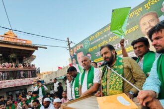 Former Aurangabad MP and AIMIM leader Imtiaz Jaleel was was manhandled during the civic polls campaign by angry party supporters. (File photo)