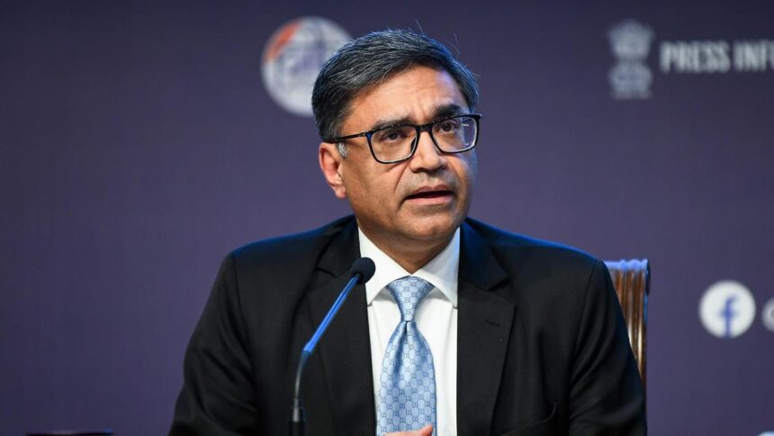 Foreign Minister Mithri does not refute President Trump's claims, but says ``national interest'' is the guiding principle for oil imports