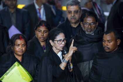 Mamata vs. Election Commission over SIR: Bengal CM walks out of meeting, calls EC chief a 'BJP broker'