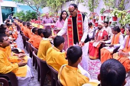 After calling police action against seer ‘maha paap’, Dy CM Pathak honours Batuk Brahmins