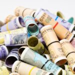 Rupee could end 2026 at 93 rupees due to FDI outflows and expensive non-Russian crude oil