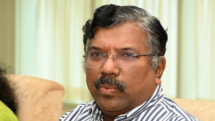 TN Chief Secretary holds meeting to monitor bird flu in Chennai
