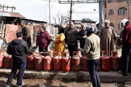 In frame | War sets fire to the kitchen