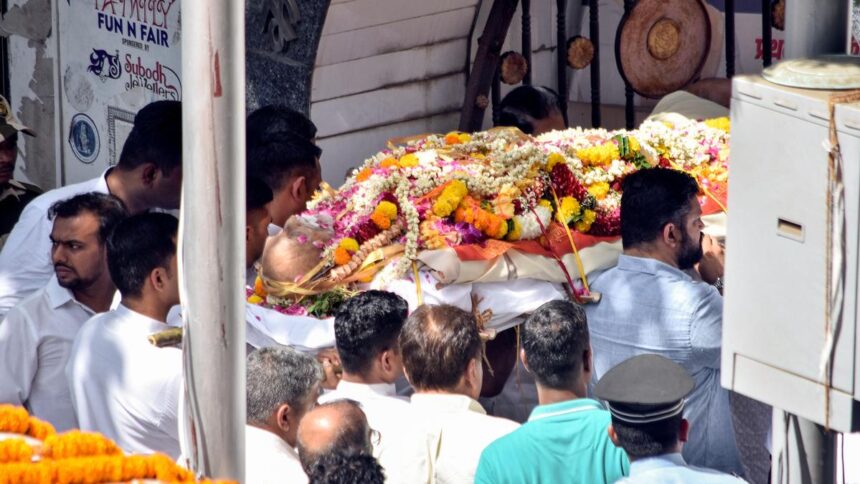 Businessman Vijaypat Singhania's last rites in Mumbai