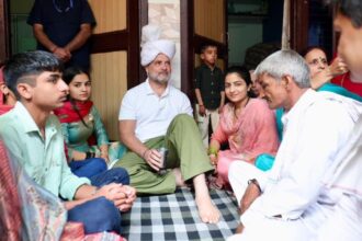 Fulfilling his promise to a paddy farmer, Rahul attends Sonipat's daughter's wedding.