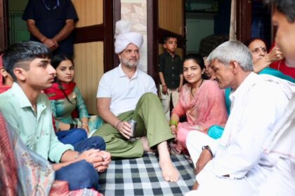 Fulfilling his promise to a paddy farmer, Rahul attends Sonipat's daughter's wedding.