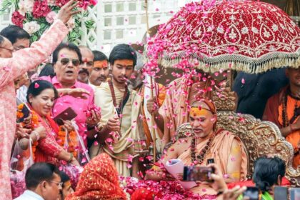 The seer who stabbed Yogi is planning a new cow protection yatra, this time from UP CM's stronghold Gorakhpur