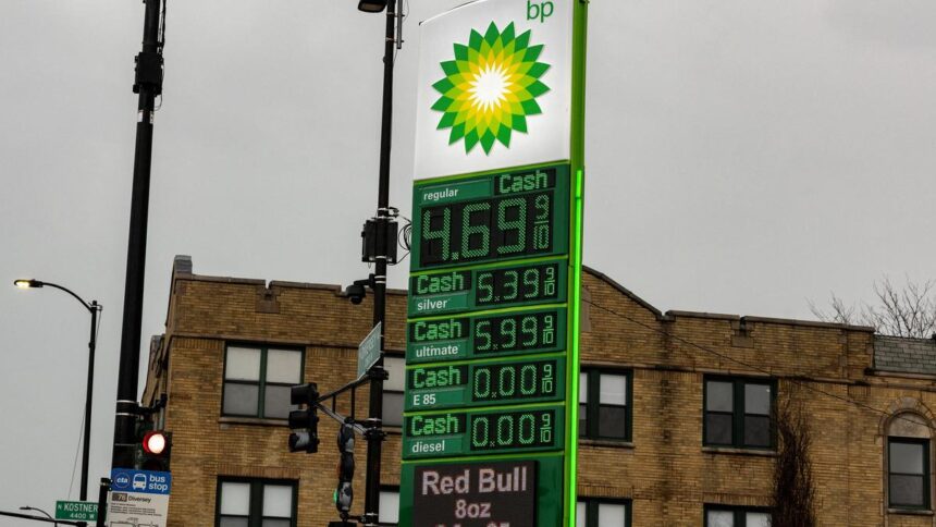 The Iran war begins to weigh on the United States. Rising gasoline prices and transportation costs