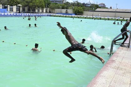Pools and eye health: How to protect your vision this summer