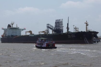 India's crude oil imports fell by 4.3% in April this year, but the bill still doubled due to price hikes